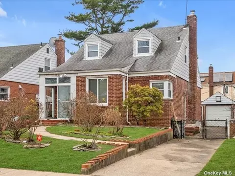 67-24 183rd St, Fresh Meadows, NY 11365