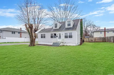 164 N 20th St, Wheatley Heights, NY 11798