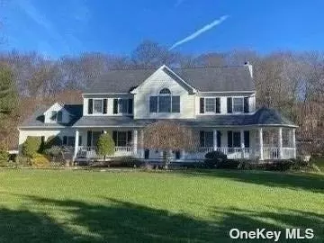 5 Daisy Ct, Northport, NY 11768