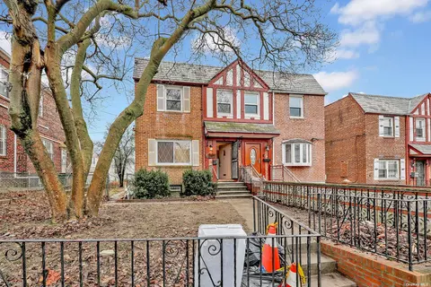82-28 167th St, Jamaica, NY 11432