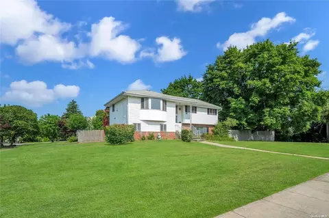 103 Rumford Rd, Kings Park, NY 11754