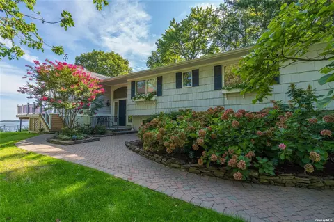 10 Crest Rd # A, Huntington Bay, NY 11743