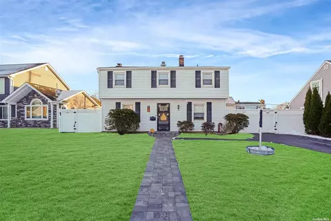 68 Sugar Maple Rd, Levittown, NY 11756