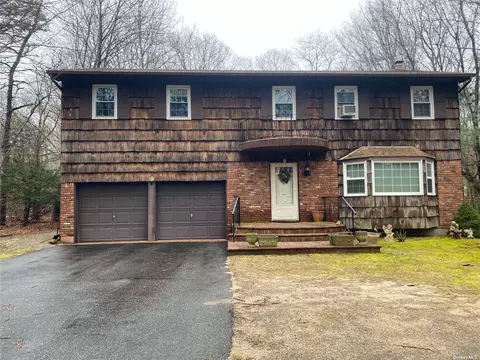 155 Silas Carter Rd, Manorville, NY 11949