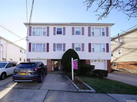 15-50 208th Pl, Bayside, NY 11360