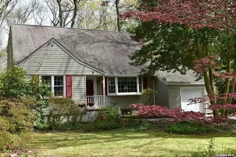 38 Oleander Dr, Northport, NY 11768