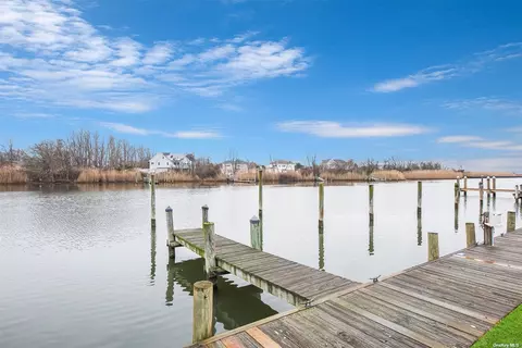 22 Harbour Dr #22, Blue Point, NY 11715