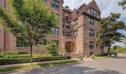 6 Burns St #G15, Forest Hills, NY 11375