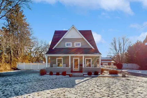 325 Mcconnell Ave, Bayport, NY 11705