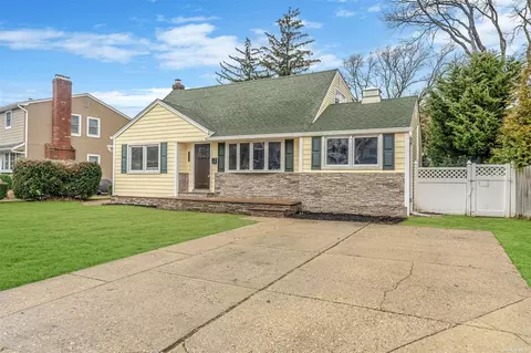 2953 Kent Rd, Wantagh, NY 11793