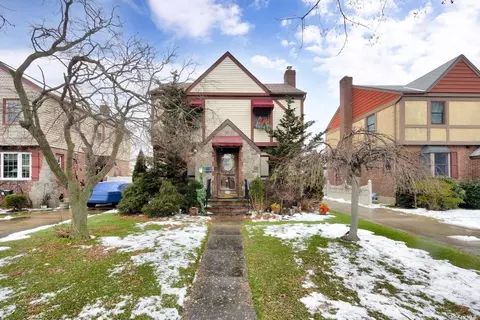 85-38 251st St, Bellerose, NY 11426