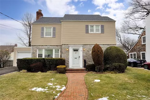 61 Kennedy Ave, Rockville Centre, NY 11570