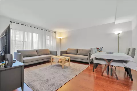 21-41 34th Ave #7A, Astoria, NY 11106