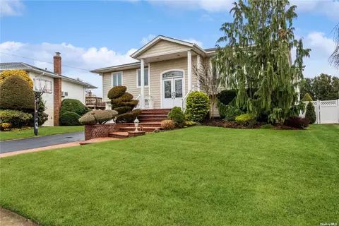3199 Monterey Dr, Merrick, NY 11566