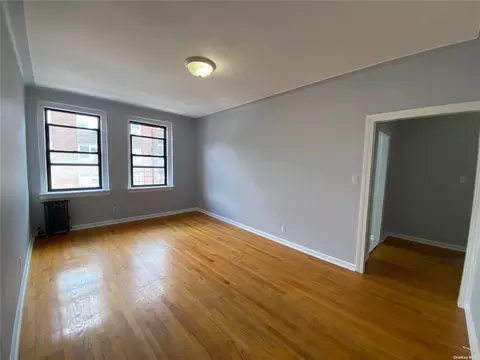 62-64 Saunders St #4R, Rego Park, NY 11374