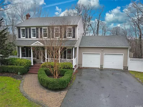 42 Harper Rd, Baiting Hollow, NY 11933