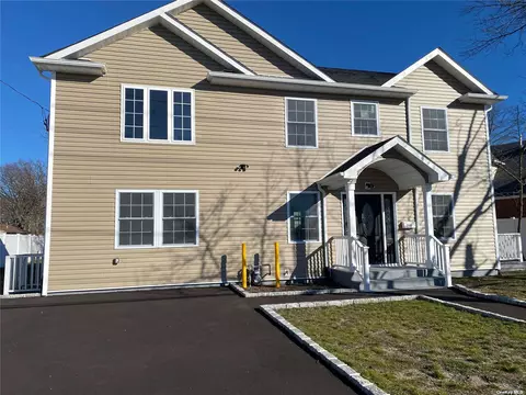 2560 Great Neck Rd, Copiague, NY 11726