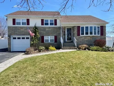 533 Charles Ln, Wantagh, NY 11793