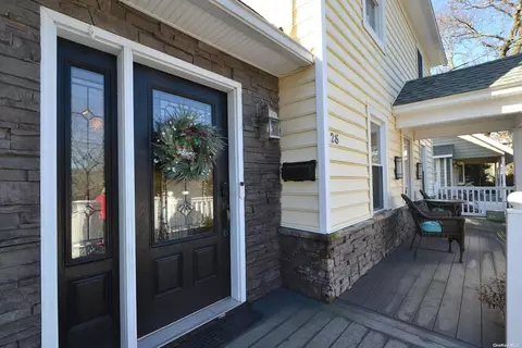 28 Arthur Ave, Blue Point, NY 11715