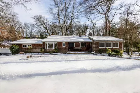 18 Bridle Path Rd, Smithtown, NY 11787