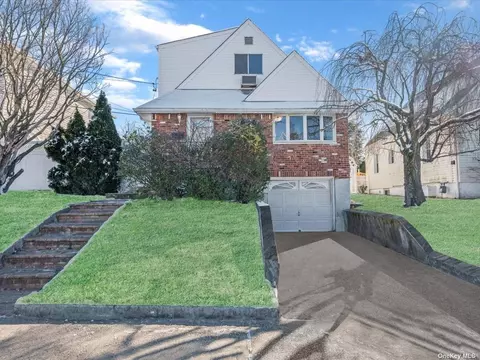36 6th St, New Hyde Park, NY 11040