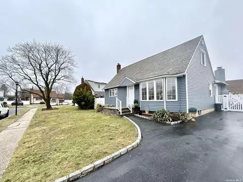 469 Kell Pl, Seaford, NY 11783