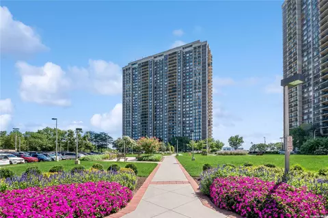 271-10 Grand Central Pkwy #8O, Floral Park, NY 11005