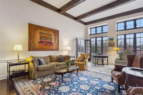 10 Holder Pl #5G, Forest Hills, NY 11375