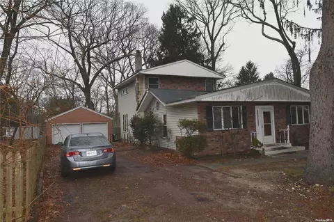 112 Rose Dr, Ronkonkoma, NY 11779