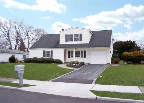 85 S Bicycle Path, Selden, NY 11784