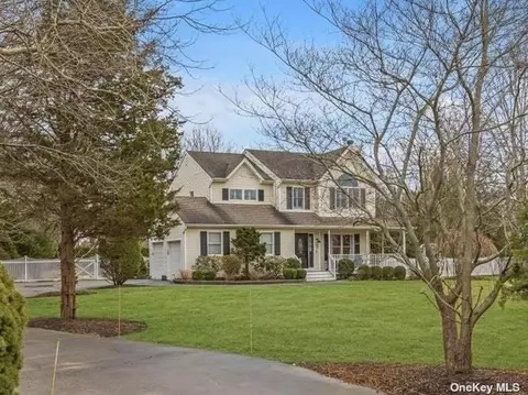 9 Bay Run, Jamesport, NY 11947