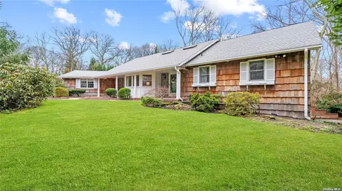 24 Ryder Ave, Dix Hills, NY 11746