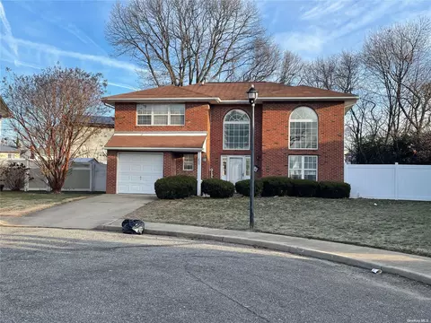 432 Locust Ct, Rockville Centre, NY 11570
