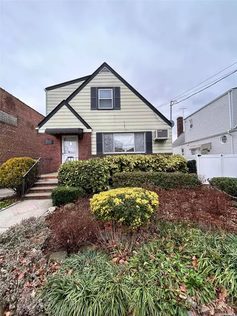 136-38 62nd Rd, Flushing, NY 11367
