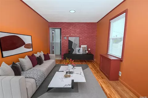 1047 Harrison St, Uniondale, NY 11553