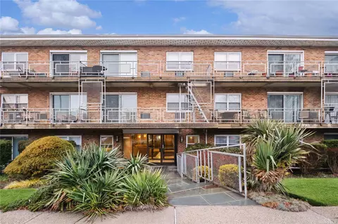 90 S S Park #C5, Rockville Centre, NY 11570