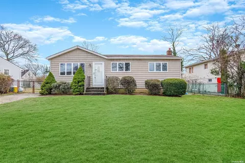 411 Jefferson St, Massapequa, NY 11758