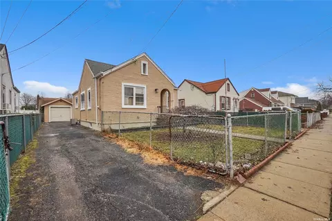 610 Clinton Ave, Uniondale, NY 11553