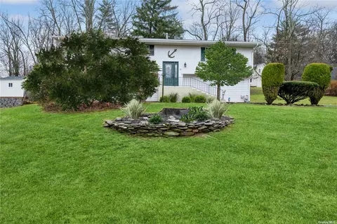 10 Tena Pl, Clarkstown, NY 10989