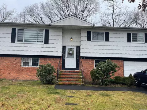 173 N 24th St, Wheatley Heights, NY 11798