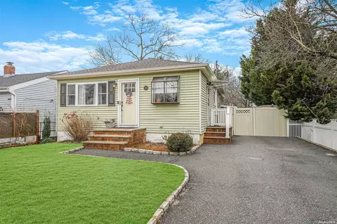 63 Eimer St, Patchogue, NY 11772