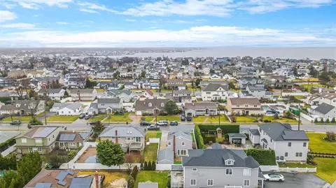 83 Nearwater Ave, Massapequa, NY 11758