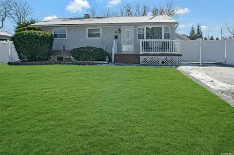 84 E Madison St, East Islip, NY 11730