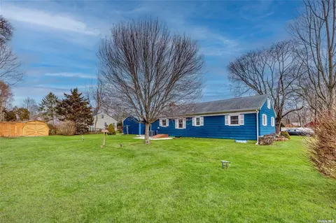 670 Parkway, Southold, NY 11971