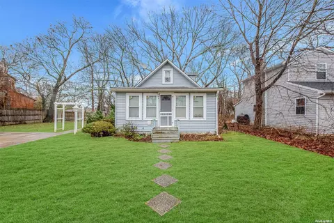 7 Lafayette Ave, Mastic, NY 11950