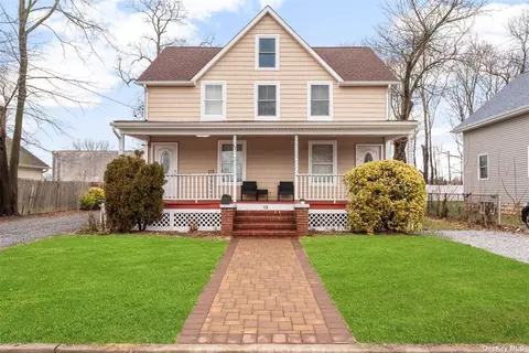 13 Maple Ave, Port Jefferson Station, NY 11776