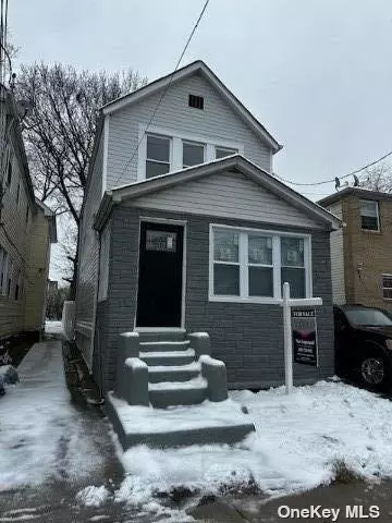 110-13 160th St, Jamaica, NY 11433