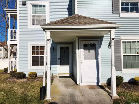 359 Fairview Cir #359, Middle Island, NY 11953