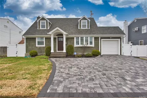 128 Sullivan Ave, Farmingdale, NY 11735