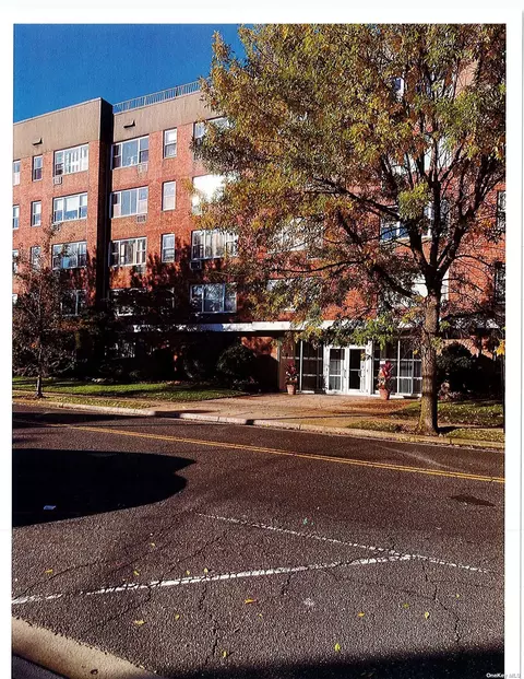 280 Guy Lombardo Ave #4B, Freeport, NY 11520